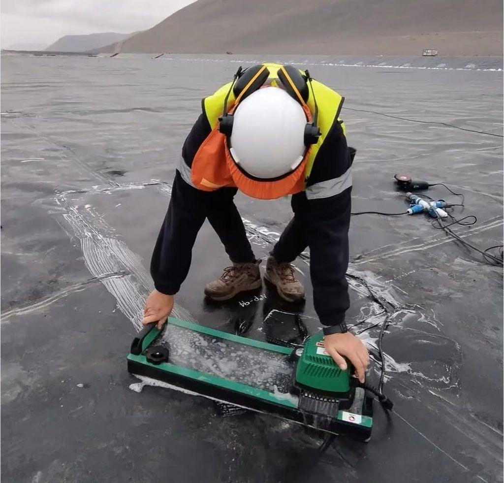 Kiểm tra chất lượng màng HDPE bằng phương pháp không phá hủy để đảm bảo tính toàn vẹn và hiệu quả chống thấm lâu dài cho công trình